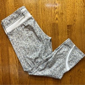 Size 8 Lululemon Crop Leggings II Luxtreme Petite Fleur Silver Spoon